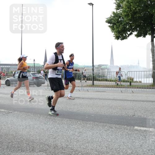 29.06.2025 - hella hamburg halbmarathon Lena Gebhardt http://msf.ph/oto/8459686 29.06.2025 10:31:48 Lombardsbrücke 1042, 9078, 6160, 1235, 1311, 1373, 1844, 1879, 2384, 2672, 2831, 2832, 3221, 3239, 3358, 3396, 3397, 3424, 3571, 3681, 3751, 3752, 4877, 4953, 5156, 5165, 5601, 5846, 5965, 6078, 6160, 6546, 6573, 6640, 6718, 6727, 7295, 7334, 7344, 7695, 7772, 7789, 7816, 7898, 8304, 8538, 8620, 8806, 9078, 9104, 9183, 9478, 9812, 9883, 10240, 10586, 11587, 13724, 15725, 16978, 17404, 17517, 17706 meine-sportfotos.de
