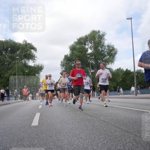 29.06.2025 - hella hamburg halbmarathon Luisa Fischer http://msf.ph/oto/8459780 29.06.2025 10:38:13 Kennedybrücke 1417, 6571, 16778, 12559, 13623, 15310, 1648, 1417, 1497, 2265, 2482, 3409, 5027, 5793, 6335, 6571, 6746, 6803, 6859, 7020, 9164, 9248, 10335, 10464, 10606 meine-sportfotos.de