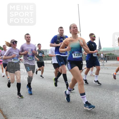 29.06.2025 - hella hamburg halbmarathon Lena Gebhardt http://msf.ph/oto/8459825 29.06.2025 10:31:48 Lombardsbrücke 2831, 2832, 14793, 1235, 13, 104, 9078, 1235, 1311, 1373, 1844, 1879, 2384, 2672, 2831, 2832, 3221, 3239, 3358, 3396, 3397, 3424, 3571, 3681, 3751, 3752, 4877, 4953, 5156, 5165, 5601, 5846, 5965, 6078, 6160, 6546, 6573, 6640, 6718, 6727, 7295, 7334, 7344, 7695, 7772, 7789, 7816, 7898, 8304, 8538, 8620, 8806, 9078, 9104, 9183, 9478, 9812, 9883, 10240, 10586, 11587, 13724, 15725, 16978, 17404, 17517, 17706 meine-sportfotos.de