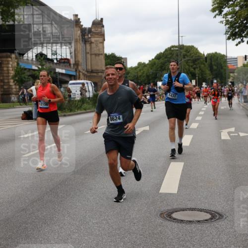 29.06.2025 - hella hamburg halbmarathon Yannick Fuchs http://msf.ph/oto/8459834 29.06.2025 10:56:36 20KM 1114, 1194, 1212, 1264, 1377, 1432, 1531, 1568, 1573, 1674, 1726, 1851, 3001, 3740, 4511, 6311, 6602, 6752, 7869, 8045, 8624, 8730, 10214, 10519, 11180, 12008, 12156, 12286, 13498, 14348, 14368, 16654, 16688, 17096, 17119, 17136, 17142, 18382, 18530, 19023 meine-sportfotos.de