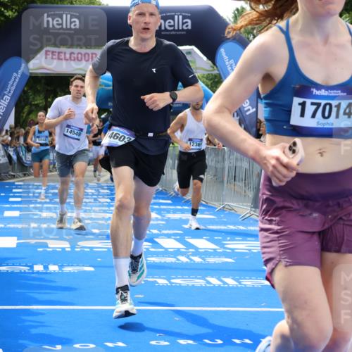 29.06.2025 - hella hamburg halbmarathon Strokosch-Dieckow http://msf.ph/oto/8459864 29.06.2025 10:34:42 Ziel 1217, 1562, 2879, 5048, 5152, 5554, 6169, 6878, 8395, 12369, 14289, 14388, 14549, 14603, 14629, 15887, 15991, 16148, 17014, 18026, 18237 meine-sportfotos.de