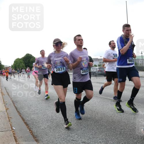 29.06.2025 - hella hamburg halbmarathon Lena Gebhardt http://msf.ph/oto/8459875 29.06.2025 10:31:49 Lombardsbrücke 184, 1014, 2831, 2832, 9478, 13, 9882, 1235, 1235, 1311, 1373, 1844, 1879, 2384, 2672, 2831, 2832, 3221, 3239, 3358, 3396, 3397, 3424, 3571, 3681, 3751, 3752, 4877, 4953, 5156, 5165, 5601, 5846, 5965, 6078, 6160, 6546, 6573, 6640, 6718, 6727, 7295, 7334, 7344, 7570, 7695, 7772, 7789, 7816, 7898, 8304, 8538, 8620, 8806, 9078, 9104, 9183, 9478, 9812, 9883, 10240, 10586, 11587, 13724, 16978, 17404, 17517, 17706 meine-sportfotos.de