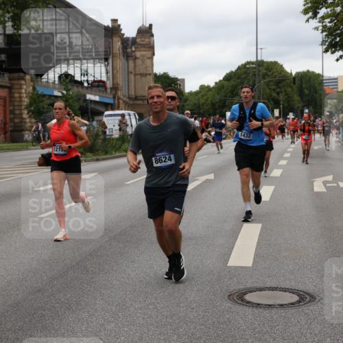 29.06.2025 - hella hamburg halbmarathon Yannick Fuchs http://msf.ph/oto/8459879 29.06.2025 10:56:36 20KM 1114, 1194, 1212, 1264, 1377, 1432, 1531, 1568, 1573, 1674, 1726, 1851, 3001, 3740, 4511, 6311, 6602, 6752, 7869, 8045, 8624, 8730, 10214, 10519, 11180, 12008, 12156, 12286, 13498, 14348, 14368, 16654, 16688, 17096, 17119, 17136, 17142, 18382, 18530, 19023 meine-sportfotos.de