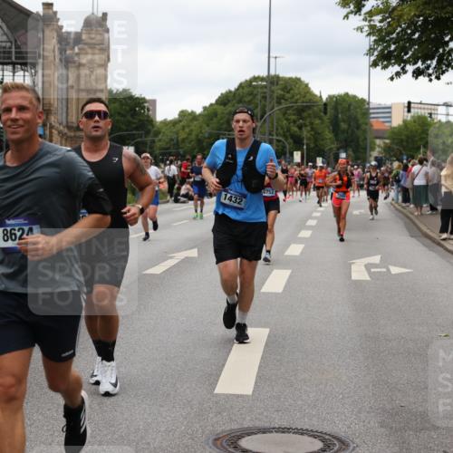 29.06.2025 - hella hamburg halbmarathon Yannick Fuchs http://msf.ph/oto/8459907 29.06.2025 10:56:36 20KM 1114, 1194, 1212, 1264, 1377, 1432, 1531, 1568, 1573, 1674, 1726, 1851, 3001, 3740, 4511, 6311, 6602, 6752, 7869, 8045, 8624, 8730, 10214, 10519, 11180, 12008, 12156, 12286, 13498, 14348, 14368, 16654, 16688, 17096, 17119, 17136, 17142, 18382, 18530, 19023 meine-sportfotos.de
