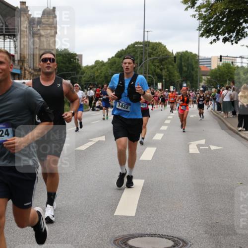 29.06.2025 - hella hamburg halbmarathon Yannick Fuchs http://msf.ph/oto/8459919 29.06.2025 10:56:36 20KM 1114, 1194, 1212, 1264, 1377, 1432, 1531, 1568, 1573, 1674, 1726, 1851, 3001, 3740, 4511, 6311, 6602, 6752, 7869, 8045, 8624, 8730, 10214, 10519, 11180, 12008, 12156, 12286, 13498, 14348, 14368, 16654, 16688, 17096, 17119, 17136, 17142, 18382, 18530, 19023 meine-sportfotos.de