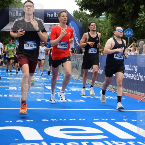 29.06.2025 - hella hamburg halbmarathon Strokosch-Dieckow http://msf.ph/oto/8459932 29.06.2025 10:47:31 Ziel 51, 1012, 1070, 1320, 1592, 1696, 2284, 2839, 2869, 2953, 3304, 5532, 5650, 5889, 6009, 8023, 8234, 8693, 8852, 8927, 9305, 10969, 11021, 12870, 13223, 13303, 14618, 14619, 15350, 15451, 15479, 15923, 16819, 17846, 17905, 18104, 18758, 18970, 18974, 19181 meine-sportfotos.de