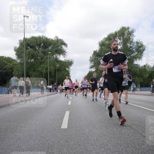 29.06.2025 - hella hamburg halbmarathon Luisa Fischer http://msf.ph/oto/8459957 29.06.2025 10:38:27 Kennedybrücke 738, 12382, 1821, 1849, 2198, 3170, 3958, 4333, 4564, 4696, 6365, 6379, 6397, 7386, 7733, 8249, 9342, 10358, 10393 meine-sportfotos.de