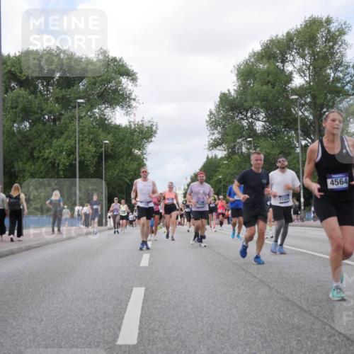 29.06.2025 - hella hamburg halbmarathon Luisa Fischer http://msf.ph/oto/8459970 29.06.2025 10:38:28 Kennedybrücke 1522, 4564, 13539, 11320, 12, 1821, 2198, 3170, 3958, 4333, 4564, 4696, 6365, 6379, 6397, 7386, 8249, 9342, 9803, 10358, 10393 meine-sportfotos.de