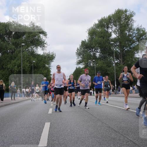 29.06.2025 - hella hamburg halbmarathon Luisa Fischer http://msf.ph/oto/8459992 29.06.2025 10:38:29 Kennedybrücke 10358, 317, 15226, 15477, 650, 17749, 2198, 3170, 3958, 4333, 4564, 4696, 6365, 6379, 6397, 7386, 8249, 8296, 9803, 10358, 10393 meine-sportfotos.de