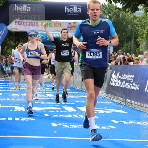 29.06.2025 - hella hamburg halbmarathon Strokosch-Dieckow http://msf.ph/oto/8460056 29.06.2025 10:34:40 Ziel 1217, 1562, 2879, 5048, 5152, 5554, 6169, 6878, 8395, 11661, 12369, 14289, 14388, 14549, 14603, 14629, 15887, 15991, 16148, 17014, 18026, 18237 meine-sportfotos.de