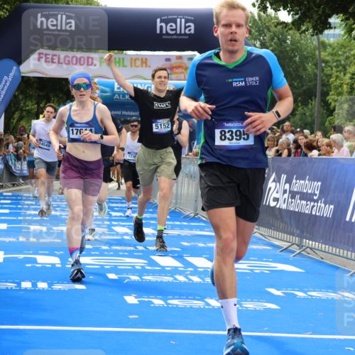 29.06.2025 - hella hamburg halbmarathon Strokosch-Dieckow http://msf.ph/oto/8460062 29.06.2025 10:34:40 Ziel 1217, 1562, 2879, 5048, 5152, 5554, 6169, 6878, 8395, 11661, 12369, 14289, 14388, 14549, 14603, 14629, 15887, 15991, 16148, 17014, 18026, 18237 meine-sportfotos.de