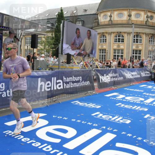 29.06.2025 - hella hamburg halbmarathon Michael Strokosch http://msf.ph/oto/8460063 29.06.2025 10:32:38 Ziel 1707, 1990, 11877, 13199, 14293, 14908, 16619, 18135, 18562, 18563 meine-sportfotos.de