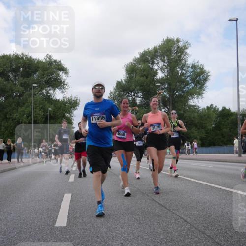 29.06.2025 - hella hamburg halbmarathon Luisa Fischer http://msf.ph/oto/8460078 29.06.2025 10:38:34 Kennedybrücke 11886, 4696, 12851, 3170, 18375, 2198, 2787, 3170, 3958, 4333, 4696, 4703, 6365, 6379, 6397, 6471, 8249, 8296, 9803, 10358, 10360 meine-sportfotos.de