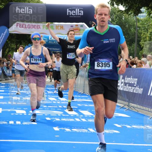 29.06.2025 - hella hamburg halbmarathon Strokosch-Dieckow http://msf.ph/oto/8460079 29.06.2025 10:34:40 Ziel 1217, 1562, 2879, 5048, 5152, 5554, 6169, 6878, 8395, 11661, 12369, 14289, 14388, 14549, 14603, 14629, 15887, 15991, 16148, 17014, 18026, 18237 meine-sportfotos.de