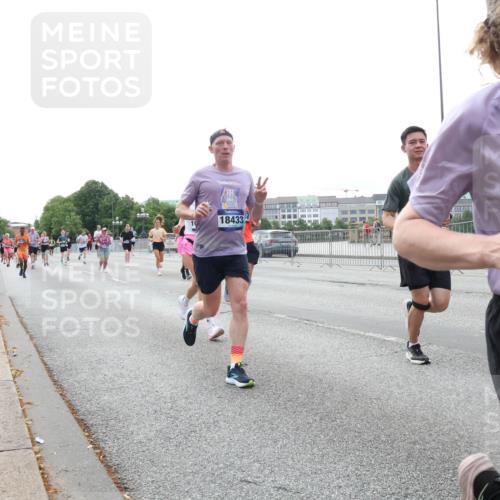 29.06.2025 - hella hamburg halbmarathon Lena Gebhardt http://msf.ph/oto/8460108 29.06.2025 10:31:50 Lombardsbrücke 18433, 283, 1235, 1311, 1373, 1844, 1879, 2384, 2672, 2831, 2832, 3221, 3239, 3358, 3396, 3397, 3424, 3571, 3681, 3751, 3752, 4877, 4953, 5156, 5165, 5601, 5846, 5965, 6078, 6160, 6546, 6573, 6640, 6718, 6727, 7135, 7295, 7334, 7344, 7570, 7695, 7772, 7789, 7816, 7898, 8304, 8538, 8620, 8806, 9078, 9104, 9183, 9478, 9812, 9883, 10240, 10586, 11587, 13724, 16978, 17404, 17517, 17706 meine-sportfotos.de