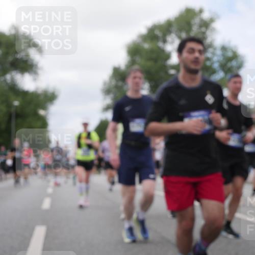 29.06.2025 - hella hamburg halbmarathon Luisa Fischer http://msf.ph/oto/8460130 29.06.2025 10:38:37 Kennedybrücke 2198, 2787, 3170, 3958, 4333, 4696, 4703, 6029, 6189, 6365, 6397, 6471, 8249, 8296, 9803, 10360, 10652 meine-sportfotos.de