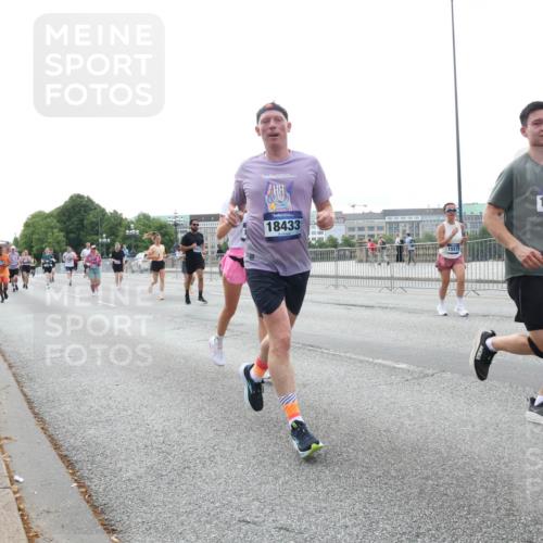 29.06.2025 - hella hamburg halbmarathon Lena Gebhardt http://msf.ph/oto/8460137 29.06.2025 10:31:50 Lombardsbrücke 18433, 15575, 14793, 1235, 1311, 1373, 1844, 1879, 2384, 2672, 2831, 2832, 3221, 3239, 3358, 3396, 3397, 3424, 3571, 3681, 3751, 3752, 4877, 4953, 5156, 5165, 5601, 5846, 5965, 6078, 6160, 6546, 6573, 6640, 6718, 6727, 7135, 7295, 7334, 7344, 7570, 7695, 7772, 7789, 7816, 7898, 8304, 8538, 8620, 8806, 9078, 9104, 9183, 9478, 9812, 9883, 10240, 10586, 11587, 13724, 16978, 17404, 17517, 17706 meine-sportfotos.de