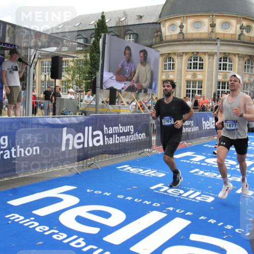 29.06.2025 - hella hamburg halbmarathon Michael Strokosch http://msf.ph/oto/8460158 29.06.2025 10:32:40 Ziel 1707, 1990, 11877, 13961, 14293, 14908, 16619, 18135 meine-sportfotos.de