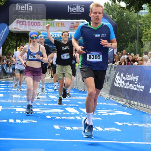 29.06.2025 - hella hamburg halbmarathon Strokosch-Dieckow http://msf.ph/oto/8460161 29.06.2025 10:34:40 Ziel 1217, 1562, 2879, 5048, 5152, 5554, 6169, 6878, 8395, 11661, 12369, 14289, 14388, 14549, 14603, 14629, 15887, 15991, 16148, 17014, 18026, 18237 meine-sportfotos.de