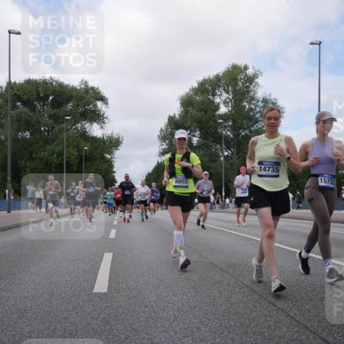 29.06.2025 - hella hamburg halbmarathon Luisa Fischer http://msf.ph/oto/8460177 29.06.2025 10:38:38 Kennedybrücke 9803, 14735, 15732, 4704, 2198, 2787, 3170, 3958, 4333, 4696, 4703, 6029, 6189, 6365, 6397, 6471, 8249, 8296, 9803, 10360, 10652 meine-sportfotos.de