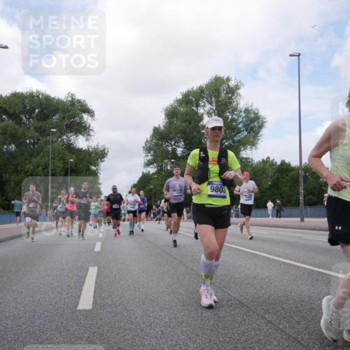 29.06.2025 - hella hamburg halbmarathon Luisa Fischer http://msf.ph/oto/8460195 29.06.2025 10:38:39 Kennedybrücke 11838, 117, 9803, 14735, 2198, 2787, 3958, 4703, 4965, 5147, 6029, 6189, 6365, 6397, 6471, 8296, 9803, 10360, 10652 meine-sportfotos.de