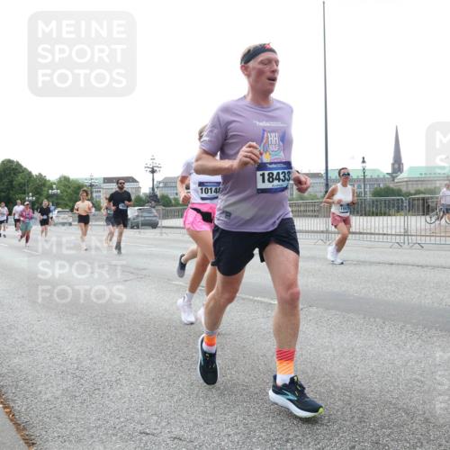 29.06.2025 - hella hamburg halbmarathon Lena Gebhardt http://msf.ph/oto/8460218 29.06.2025 10:31:50 Lombardsbrücke 10148, 18433, 15575, 14793, 1235, 1311, 1373, 1844, 1879, 2384, 2672, 2831, 2832, 3221, 3239, 3358, 3396, 3397, 3424, 3571, 3681, 3751, 3752, 4877, 4953, 5156, 5165, 5601, 5846, 5965, 6078, 6160, 6546, 6573, 6640, 6718, 6727, 7135, 7295, 7334, 7344, 7570, 7695, 7772, 7789, 7816, 7898, 8304, 8538, 8620, 8806, 9078, 9104, 9183, 9478, 9812, 9883, 10240, 10586, 11587, 13724, 16978, 17404, 17517, 17706 meine-sportfotos.de