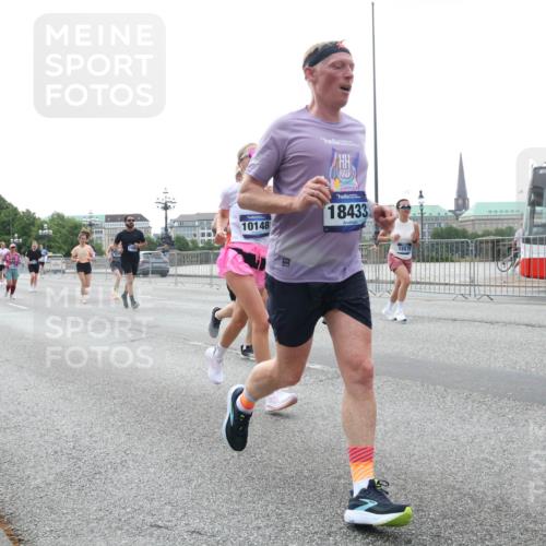 29.06.2025 - hella hamburg halbmarathon Lena Gebhardt http://msf.ph/oto/8460271 29.06.2025 10:31:50 Lombardsbrücke 10148, 8238, 18433, 14, 1235, 1311, 1373, 1844, 1879, 2384, 2672, 2831, 2832, 3221, 3239, 3358, 3396, 3397, 3424, 3571, 3681, 3751, 3752, 4877, 4953, 5156, 5165, 5601, 5846, 5965, 6078, 6160, 6546, 6573, 6640, 6718, 6727, 7135, 7295, 7334, 7344, 7570, 7695, 7772, 7789, 7816, 7898, 8304, 8538, 8620, 8806, 9078, 9104, 9183, 9478, 9812, 9883, 10240, 10586, 11587, 13724, 16978, 17404, 17517, 17706 meine-sportfotos.de