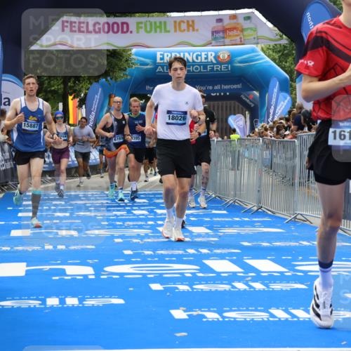 29.06.2025 - hella hamburg halbmarathon Strokosch-Dieckow http://msf.ph/oto/8460296 29.06.2025 10:34:35 Ziel 1644, 5152, 5554, 6169, 6878, 7534, 8395, 11230, 11661, 13618, 14289, 14603, 15887, 16148, 17014, 18026 meine-sportfotos.de