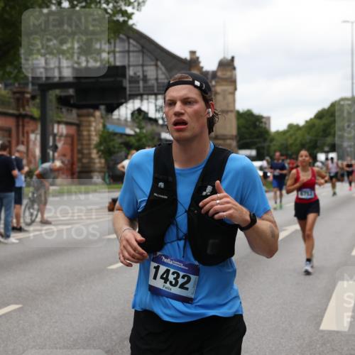29.06.2025 - hella hamburg halbmarathon Yannick Fuchs http://msf.ph/oto/8460300 29.06.2025 10:56:39 20KM 1114, 1194, 1212, 1264, 1377, 1432, 1531, 1573, 1674, 1851, 2447, 2911, 3001, 3740, 4511, 6311, 6602, 6752, 7869, 8045, 8068, 8624, 8730, 11180, 12008, 12156, 12286, 13498, 13874, 14348, 14368, 14677, 16654, 16688, 17096, 17119, 17142, 18382, 18530, 19023 meine-sportfotos.de