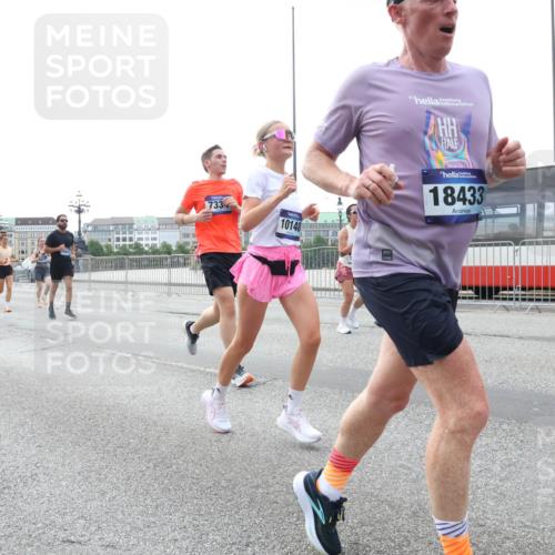 29.06.2025 - hella hamburg halbmarathon Lena Gebhardt http://msf.ph/oto/8460301 29.06.2025 10:31:51 Lombardsbrücke 7334, 10148, 18433, 1235, 1311, 1373, 1844, 1879, 2384, 2672, 2831, 2832, 3221, 3239, 3358, 3396, 3397, 3424, 3571, 3681, 3751, 3752, 3822, 4877, 4924, 4953, 5156, 5165, 5601, 5846, 5965, 6078, 6160, 6546, 6573, 6640, 6718, 6727, 7135, 7295, 7334, 7344, 7570, 7695, 7772, 7789, 7816, 7898, 8304, 8538, 8620, 8806, 9078, 9104, 9183, 9478, 9812, 9883, 10240, 10586, 11587, 13724, 16978, 17404, 17517, 17706 meine-sportfotos.de