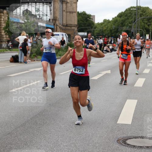 29.06.2025 - hella hamburg halbmarathon Yannick Fuchs http://msf.ph/oto/8460363 29.06.2025 10:56:40 20KM 1114, 1194, 1212, 1264, 1432, 1531, 1573, 1674, 1851, 2447, 2911, 3001, 3740, 4511, 6311, 6602, 6752, 7453, 7869, 8045, 8068, 8624, 8730, 11180, 12008, 12156, 12286, 13498, 13874, 14348, 14368, 14677, 16654, 16688, 17096, 17119, 17142, 18382, 18530 meine-sportfotos.de