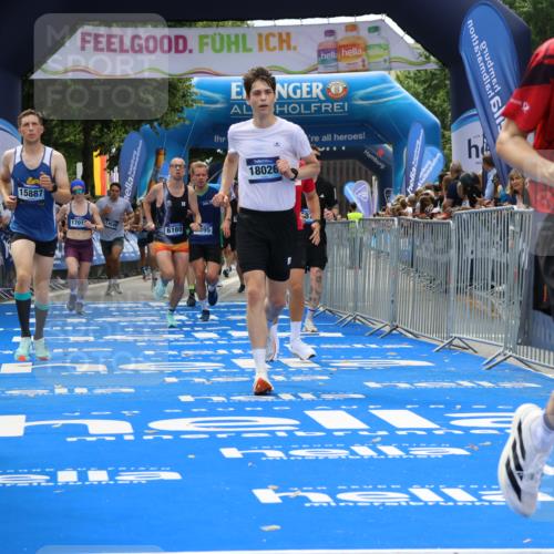 29.06.2025 - hella hamburg halbmarathon Strokosch-Dieckow http://msf.ph/oto/8460376 29.06.2025 10:34:35 Ziel 1644, 5152, 5554, 6169, 6878, 7534, 8395, 11230, 11661, 13618, 14289, 14603, 15887, 16148, 17014, 18026 meine-sportfotos.de