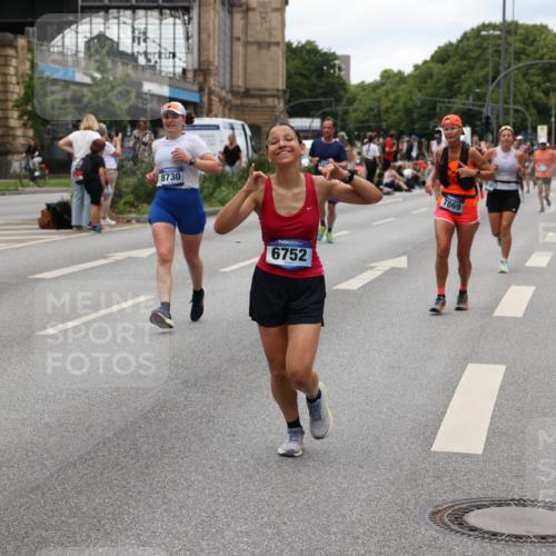 29.06.2025 - hella hamburg halbmarathon Yannick Fuchs http://msf.ph/oto/8460380 29.06.2025 10:56:40 20KM 1114, 1194, 1212, 1264, 1432, 1531, 1573, 1674, 1851, 2447, 2911, 3001, 3740, 4511, 6311, 6602, 6752, 7453, 7869, 8045, 8068, 8624, 8730, 11180, 12008, 12156, 12286, 13498, 13874, 14348, 14368, 14677, 16654, 16688, 17096, 17119, 17142, 18382, 18530 meine-sportfotos.de