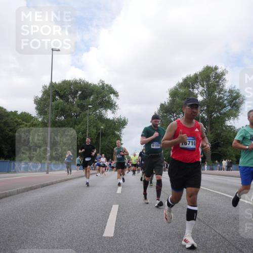29.06.2025 - hella hamburg halbmarathon Luisa Fischer http://msf.ph/oto/8460396 29.06.2025 10:38:46 Kennedybrücke 17998, 6189, 16710, 0652, 883, 2787, 3828, 4965, 5147, 6029, 6189, 6471, 6867, 8567, 9470, 9819, 10360, 10565, 10652 meine-sportfotos.de