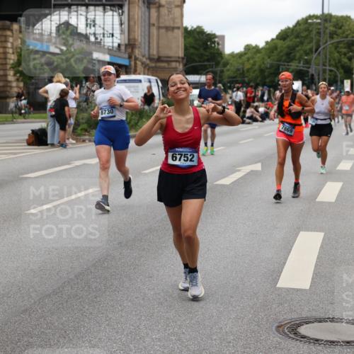 29.06.2025 - hella hamburg halbmarathon Yannick Fuchs http://msf.ph/oto/8460397 29.06.2025 10:56:40 20KM 1114, 1194, 1212, 1264, 1432, 1531, 1573, 1674, 1851, 2447, 2911, 3001, 3740, 4511, 6311, 6602, 6752, 7453, 7869, 8045, 8068, 8624, 8730, 11180, 12008, 12156, 12286, 13498, 13874, 14348, 14368, 14677, 16654, 16688, 17096, 17119, 17142, 18382, 18530 meine-sportfotos.de