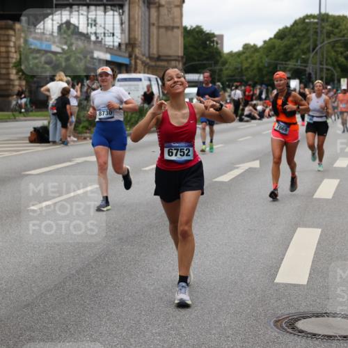 29.06.2025 - hella hamburg halbmarathon Yannick Fuchs http://msf.ph/oto/8460408 29.06.2025 10:56:40 20KM 1114, 1194, 1212, 1264, 1432, 1531, 1573, 1674, 1851, 2447, 2911, 3001, 3740, 4511, 6311, 6602, 6752, 7453, 7869, 8045, 8068, 8624, 8730, 11180, 12008, 12156, 12286, 13498, 13874, 14348, 14368, 14677, 16654, 16688, 17096, 17119, 17142, 18382, 18530 meine-sportfotos.de