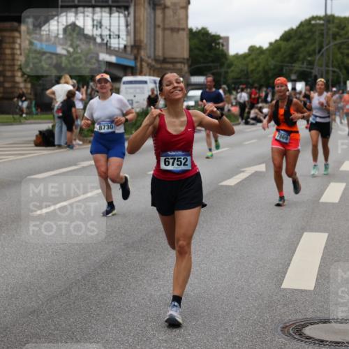 29.06.2025 - hella hamburg halbmarathon Yannick Fuchs http://msf.ph/oto/8460449 29.06.2025 10:56:40 20KM 1114, 1194, 1212, 1264, 1432, 1531, 1573, 1674, 1851, 2447, 2911, 3001, 3740, 4511, 6311, 6602, 6752, 7453, 7869, 8045, 8068, 8624, 8730, 11180, 12008, 12156, 12286, 13498, 13874, 14348, 14368, 14677, 16654, 16688, 17096, 17119, 17142, 18382, 18530 meine-sportfotos.de