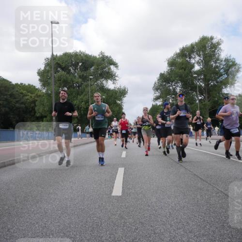 29.06.2025 - hella hamburg halbmarathon Luisa Fischer http://msf.ph/oto/8460464 29.06.2025 10:38:48 Kennedybrücke 17998, 18036, 1560, 1359, 4965, 2412, 3828, 4965, 5147, 6029, 6189, 6867, 8567, 9470, 9819, 10565, 10652 meine-sportfotos.de