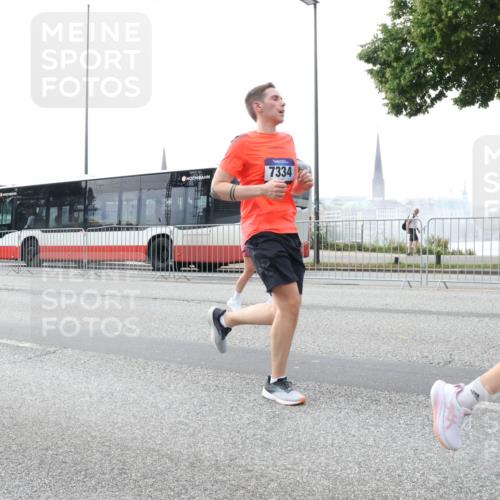 29.06.2025 - hella hamburg halbmarathon Lena Gebhardt http://msf.ph/oto/8460477 29.06.2025 10:31:51 Lombardsbrücke 7334, 1235, 1311, 1373, 1844, 1879, 2384, 2672, 2831, 2832, 3221, 3239, 3358, 3396, 3397, 3424, 3571, 3681, 3751, 3752, 3822, 4877, 4924, 4953, 5156, 5165, 5601, 5846, 5965, 6078, 6160, 6546, 6573, 6640, 6718, 6727, 7135, 7295, 7334, 7344, 7570, 7695, 7772, 7789, 7816, 7898, 8304, 8538, 8620, 8806, 9078, 9104, 9183, 9478, 9812, 9883, 10240, 10586, 11587, 13724, 16978, 17404, 17517, 17706 meine-sportfotos.de