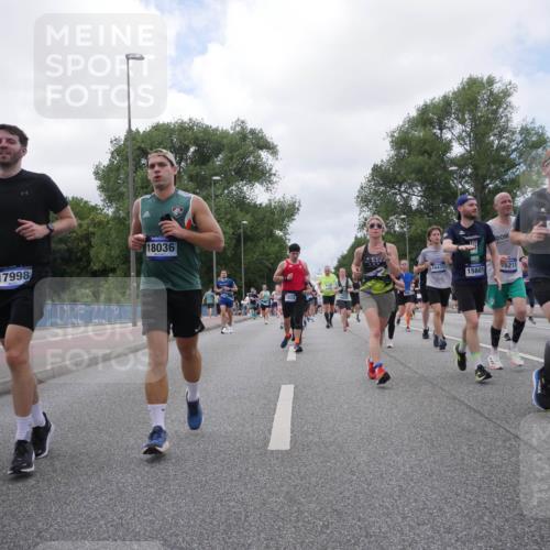 29.06.2025 - hella hamburg halbmarathon Luisa Fischer http://msf.ph/oto/8460523 29.06.2025 10:38:49 Kennedybrücke 17998, 18036, 3828, 11359, 16431, 15601, 5211, 2412, 3828, 4965, 5147, 6189, 6867, 8567, 9470, 9819, 10565, 10652 meine-sportfotos.de