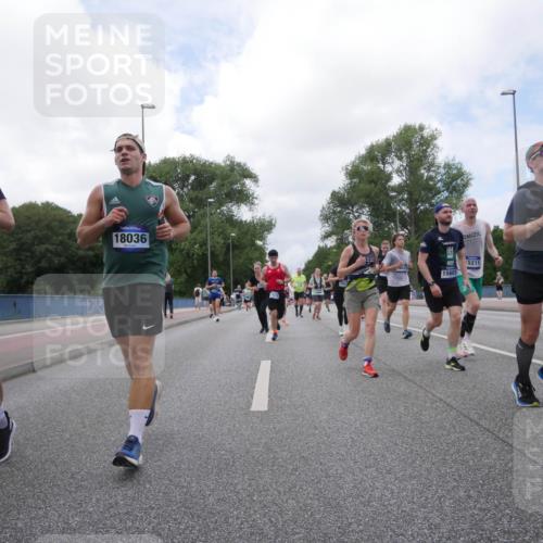 29.06.2025 - hella hamburg halbmarathon Luisa Fischer http://msf.ph/oto/8460545 29.06.2025 10:38:49 Kennedybrücke 17998, 18036, 350, 1643, 15211, 15601, 2412, 3828, 4965, 5147, 6189, 6867, 8567, 9470, 9819, 10565, 10652 meine-sportfotos.de