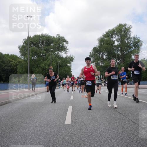 29.06.2025 - hella hamburg halbmarathon Luisa Fischer http://msf.ph/oto/8460619 29.06.2025 10:38:51 Kennedybrücke 16002, 3828, 15032, 17996, 16431, 9819, 2412, 3828, 4965, 5147, 6867, 8567, 9470, 9819, 10565 meine-sportfotos.de