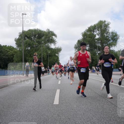 29.06.2025 - hella hamburg halbmarathon Luisa Fischer http://msf.ph/oto/8460644 29.06.2025 10:38:51 Kennedybrücke 8567, 3828, 15032, 17996, 2412, 3828, 4965, 5147, 6867, 8567, 9470, 9819, 10565 meine-sportfotos.de