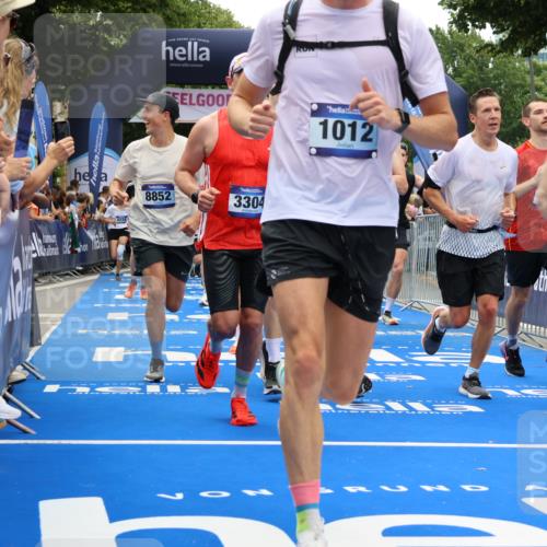 29.06.2025 - hella hamburg halbmarathon Strokosch-Dieckow http://msf.ph/oto/8460695 29.06.2025 10:47:28 Ziel 51, 1012, 1070, 1320, 1592, 1696, 2274, 2284, 2839, 2869, 2953, 3304, 5532, 5650, 5889, 6009, 8023, 8234, 8693, 8852, 8927, 9305, 10423, 10969, 11021, 11077, 11491, 12870, 13223, 13303, 14619, 15350, 15451, 15479, 15923, 16089, 16819, 17846, 17905, 18104, 18758, 18974, 19181 meine-sportfotos.de