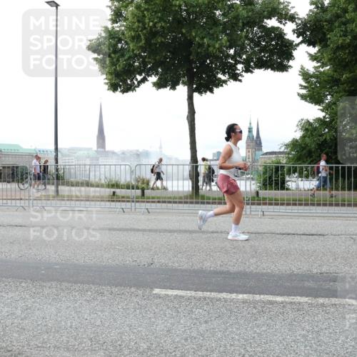 29.06.2025 - hella hamburg halbmarathon Lena Gebhardt http://msf.ph/oto/8460707 29.06.2025 10:31:53 Lombardsbrücke 1235, 1311, 1373, 1844, 1879, 2384, 2672, 2831, 2832, 3221, 3239, 3358, 3396, 3397, 3424, 3571, 3681, 3751, 3752, 3822, 4877, 4924, 4953, 5156, 5165, 5496, 5601, 5846, 5965, 6160, 6218, 6252, 6546, 6573, 6640, 6718, 6727, 7135, 7239, 7295, 7334, 7344, 7535, 7570, 7695, 7772, 7789, 7816, 7898, 8304, 8538, 8620, 8806, 9078, 9104, 9183, 9478, 9812, 9883, 10240, 10586, 11587, 13724, 16978, 17404, 17517, 17706 meine-sportfotos.de