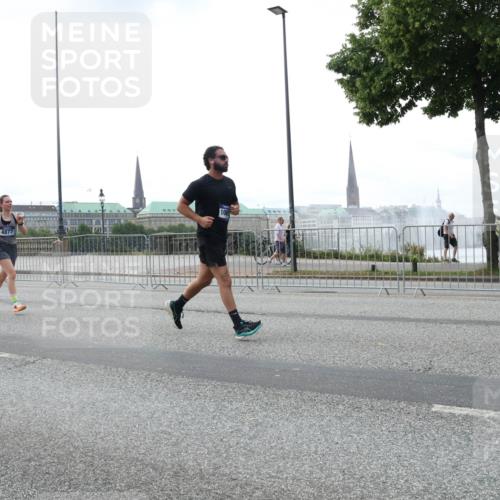 29.06.2025 - hella hamburg halbmarathon Lena Gebhardt http://msf.ph/oto/8460774 29.06.2025 10:31:53 Lombardsbrücke 4877, 1235, 1311, 1373, 1844, 1879, 2384, 2672, 2831, 2832, 3221, 3239, 3358, 3396, 3397, 3424, 3571, 3681, 3751, 3752, 3822, 4877, 4924, 4953, 5156, 5165, 5496, 5601, 5846, 5965, 6160, 6218, 6252, 6546, 6573, 6640, 6718, 6727, 7135, 7239, 7295, 7334, 7344, 7535, 7570, 7695, 7772, 7789, 7816, 7898, 8304, 8538, 8620, 8806, 9078, 9104, 9183, 9478, 9812, 9883, 10240, 10586, 11587, 13724, 16978, 17404, 17517, 17706 meine-sportfotos.de