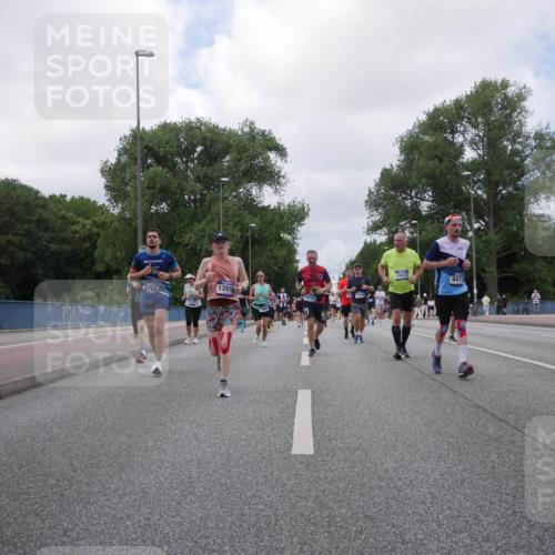 29.06.2025 - hella hamburg halbmarathon Luisa Fischer http://msf.ph/oto/8460783 29.06.2025 10:38:54 Kennedybrücke 8705, 1201, 18269, 2412, 947, 2412, 2827, 3828, 6867, 8567, 9470, 9819, 10565 meine-sportfotos.de
