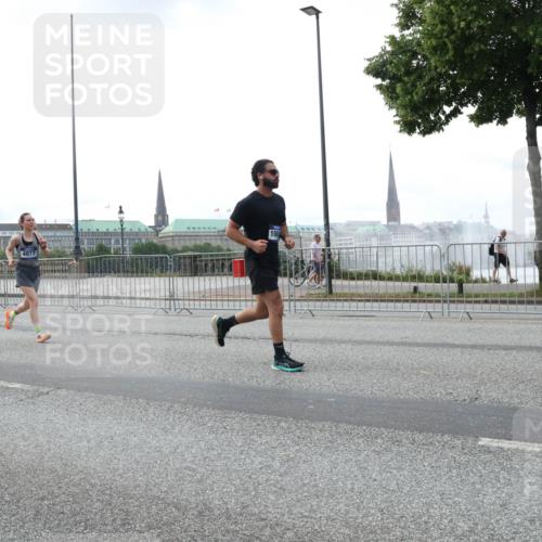 29.06.2025 - hella hamburg halbmarathon Lena Gebhardt http://msf.ph/oto/8460793 29.06.2025 10:31:53 Lombardsbrücke 4877, 1235, 1311, 1373, 1844, 1879, 2384, 2672, 2831, 2832, 3221, 3239, 3358, 3396, 3397, 3424, 3571, 3681, 3751, 3752, 3822, 4877, 4924, 4953, 5156, 5165, 5496, 5601, 5846, 5965, 6160, 6218, 6252, 6546, 6573, 6640, 6718, 6727, 7135, 7239, 7295, 7334, 7344, 7535, 7570, 7695, 7772, 7789, 7816, 7898, 8304, 8538, 8620, 8806, 9078, 9104, 9183, 9478, 9812, 9883, 10240, 10586, 11587, 13724, 16978, 17404, 17517, 17706 meine-sportfotos.de