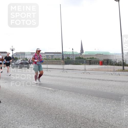 29.06.2025 - hella hamburg halbmarathon Lena Gebhardt http://msf.ph/oto/8460968 29.06.2025 10:31:55 Lombardsbrücke 3751, 2672, 9812, 1879, 1235, 1311, 1373, 1844, 1879, 2349, 2384, 2672, 2831, 2832, 2943, 3221, 3239, 3358, 3396, 3397, 3424, 3571, 3681, 3751, 3752, 3822, 4314, 4605, 4877, 4924, 4953, 5156, 5165, 5496, 5601, 5658, 5743, 5965, 6160, 6218, 6252, 6546, 6573, 6640, 6718, 6727, 7135, 7239, 7295, 7334, 7344, 7535, 7570, 7695, 7772, 7789, 7816, 7898, 8304, 8538, 8620, 8806, 9078, 9104, 9183, 9478, 9812, 9883, 10240, 10586, 11587, 13724, 17404, 17517 meine-sportfotos.de