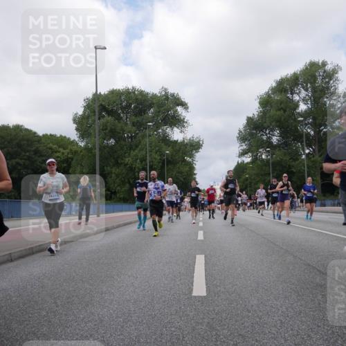 29.06.2025 - hella hamburg halbmarathon Luisa Fischer http://msf.ph/oto/8461013 29.06.2025 10:38:58 Kennedybrücke 14684, 11979, 16311, 171, 12026, 2412, 2827, 4413, 8947, 9470 meine-sportfotos.de